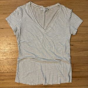 Amour Vert V-Neck tee | Size S